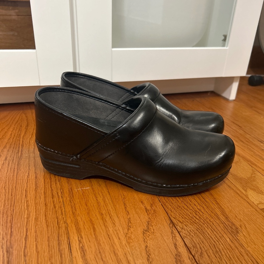 Dansko Black Leather Professional Clogs Shoes 40
